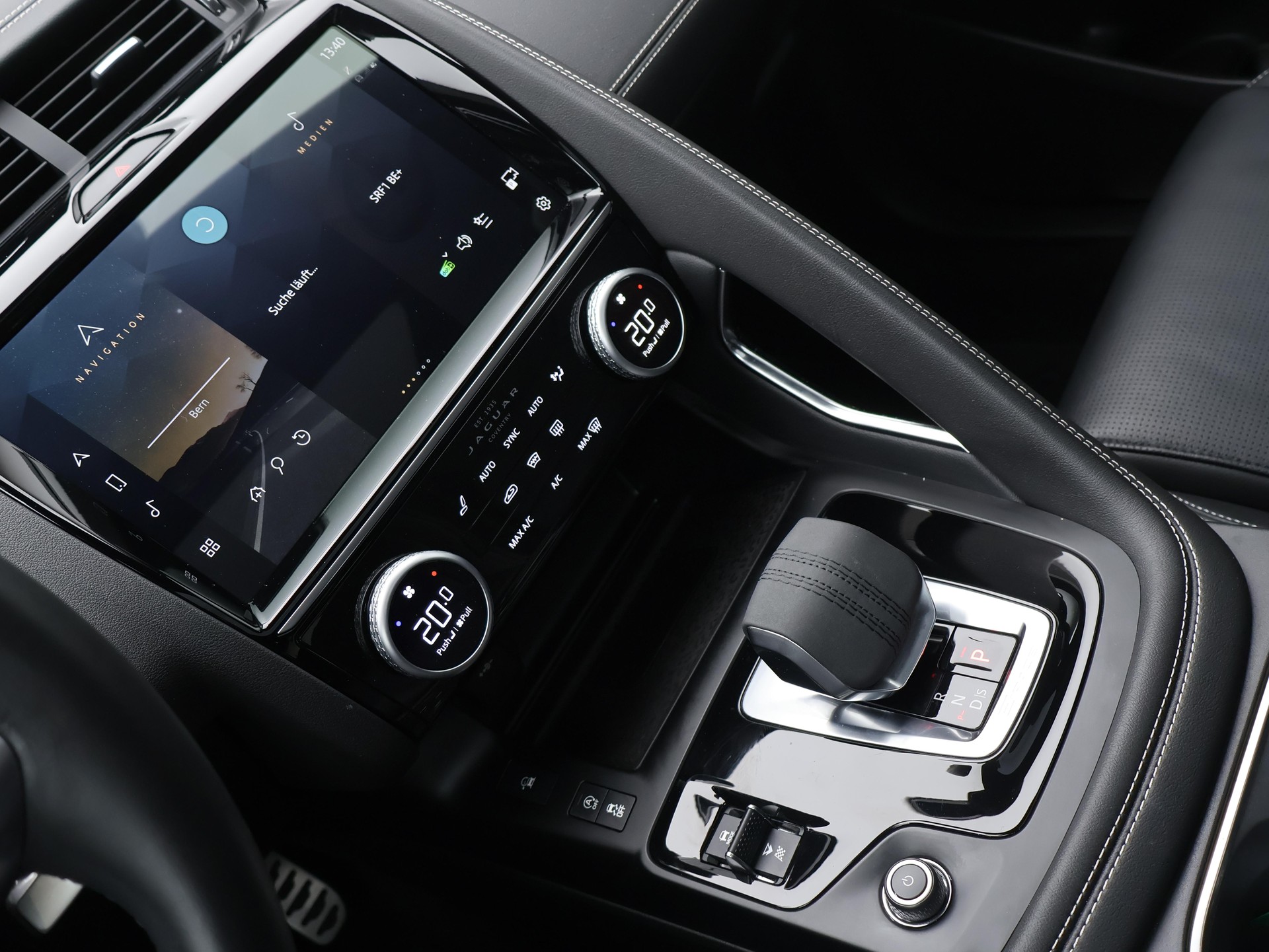 JAGUAR E-Pace 2.0 I4 250 R-Dynamic SE AWD-image-15