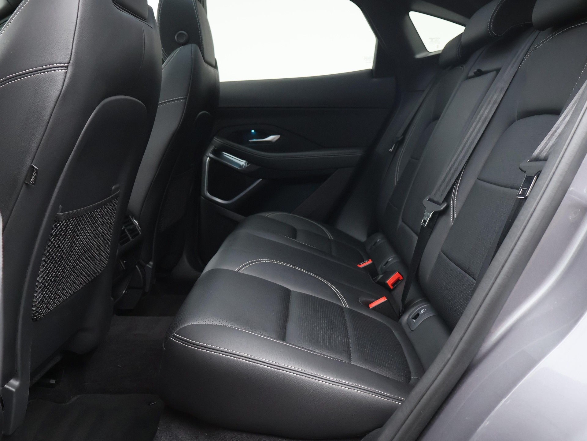 JAGUAR E-Pace 2.0 I4 250 R-Dynamic SE AWD-image-3