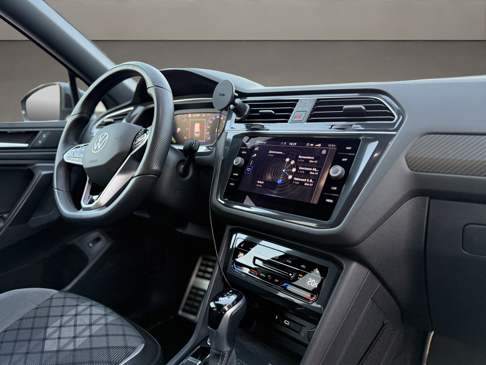 VW Tiguan Allspace 2.0 TDI SCR R-Line 4Motion DSG-image-12