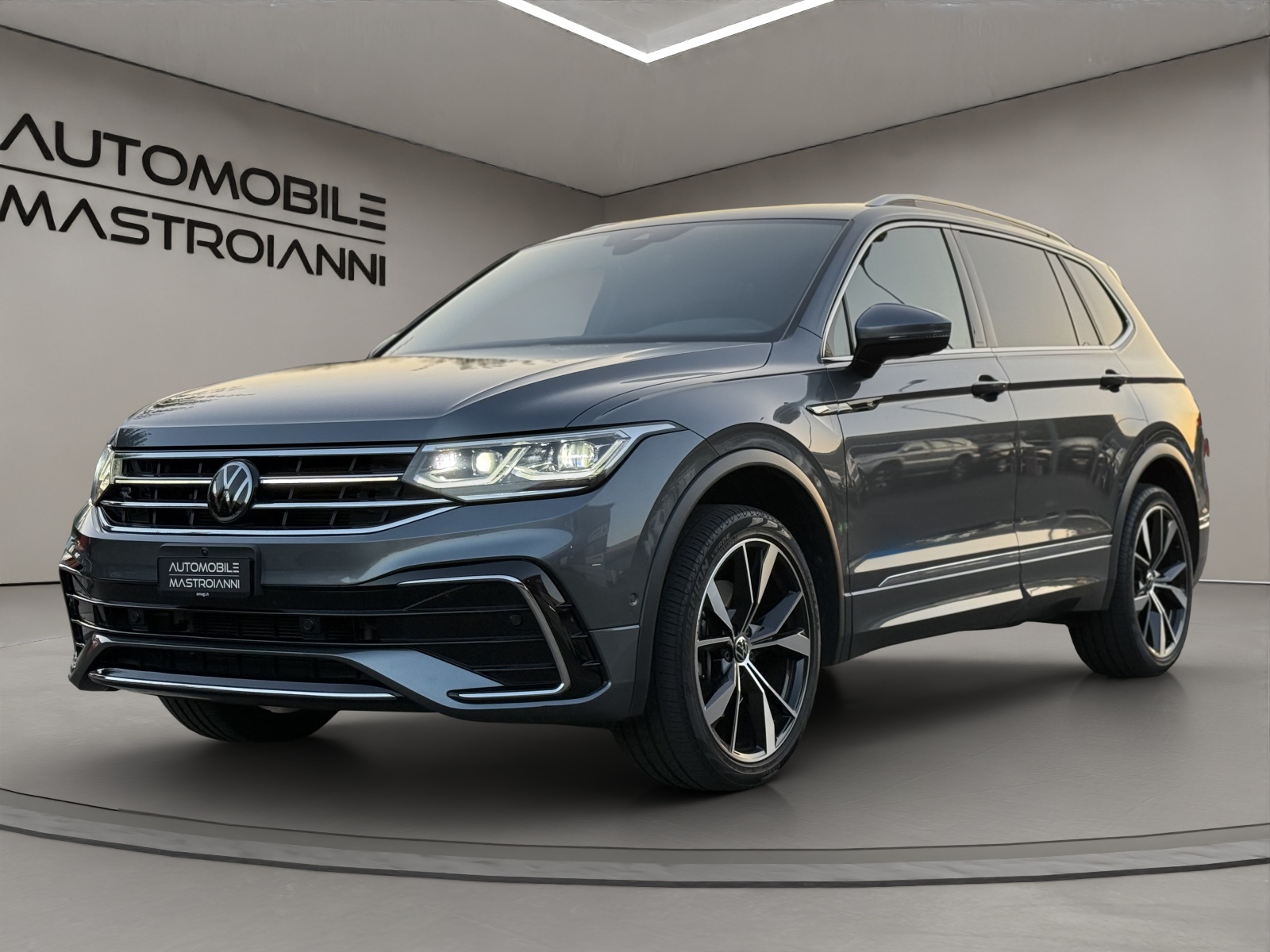 VW Tiguan Allspace 2.0 TDI SCR R-Line 4Motion DSG-image-2