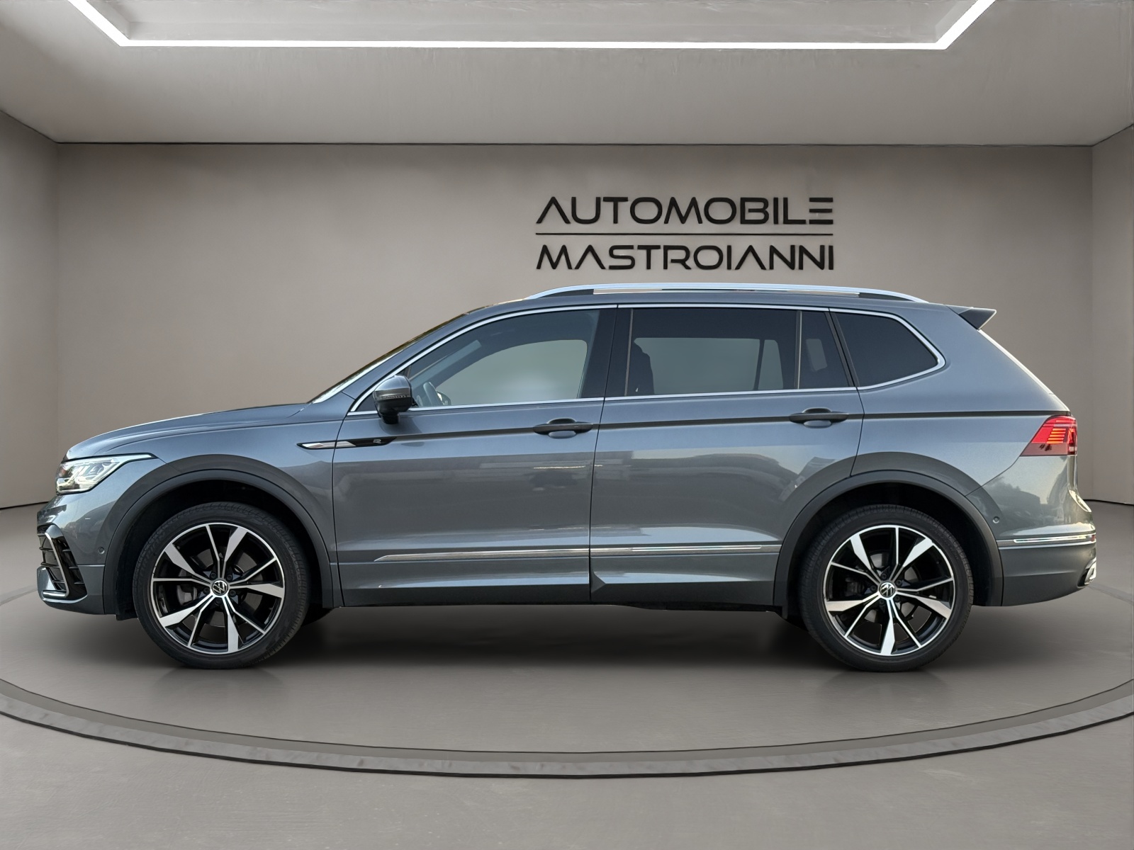 VW Tiguan Allspace 2.0 TDI SCR R-Line 4Motion DSG-image-3