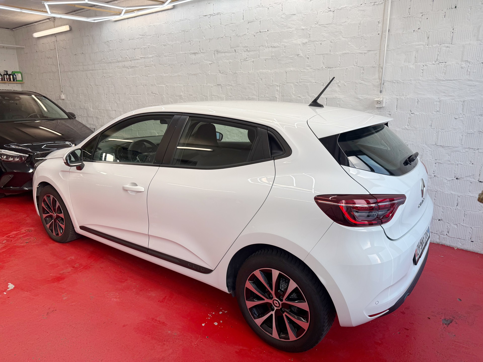 RENAULT Clio 1.0 Zen CVT-image-2