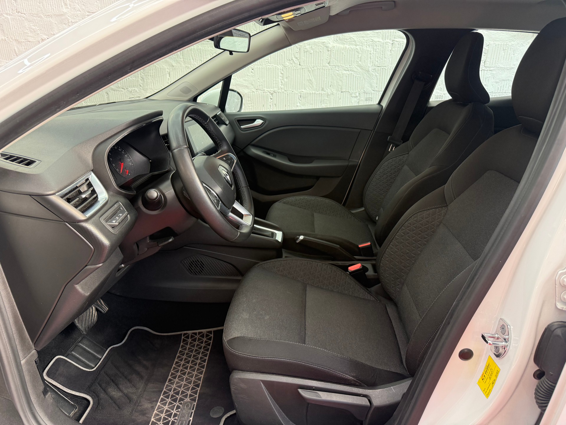 RENAULT Clio 1.0 Zen CVT-image-3