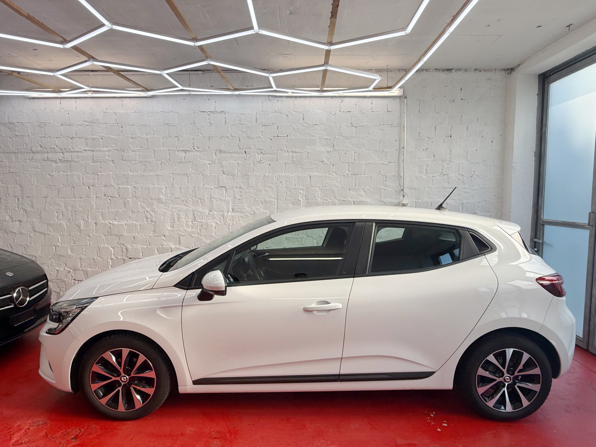 RENAULT Clio 1.0 Zen CVT-image-1