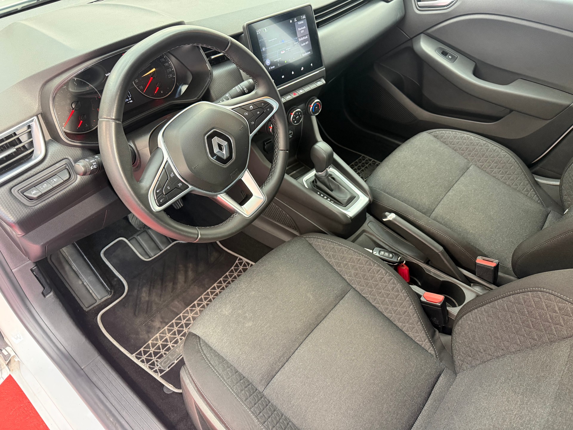 RENAULT Clio 1.0 Zen CVT-image-5