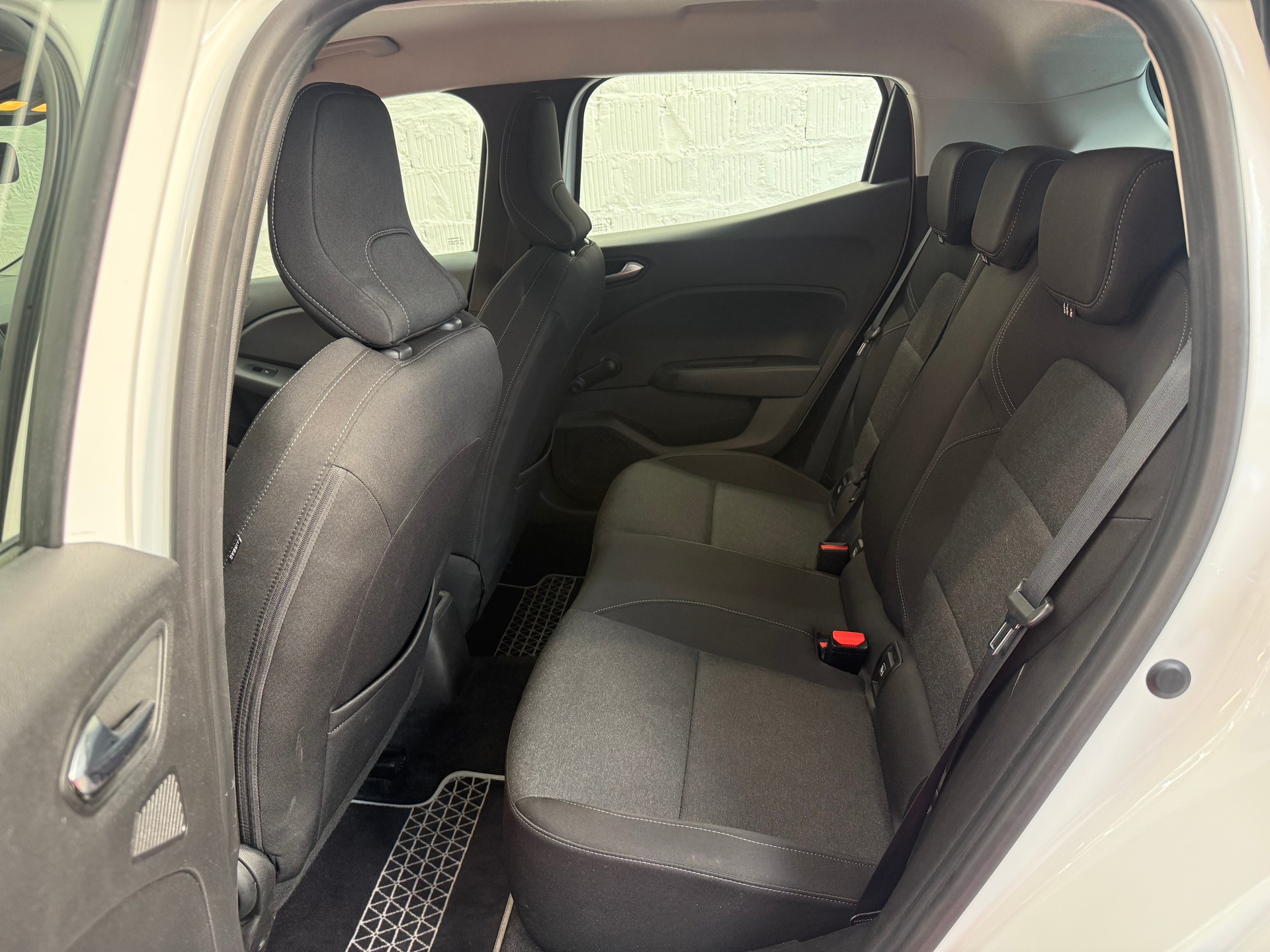 RENAULT Clio 1.0 Zen CVT-image-4
