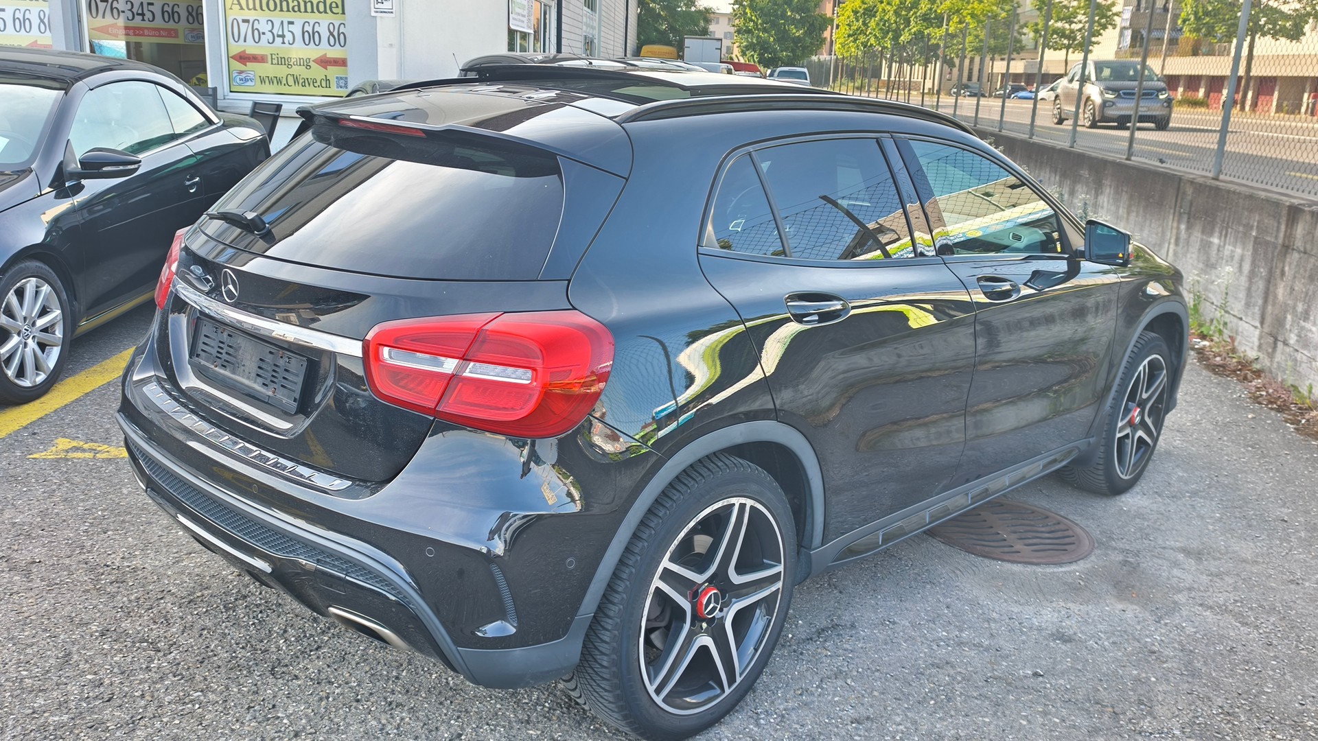 MERCEDES-BENZ GLA 250 AMG Line 4Matic 7G-DCT-image-3