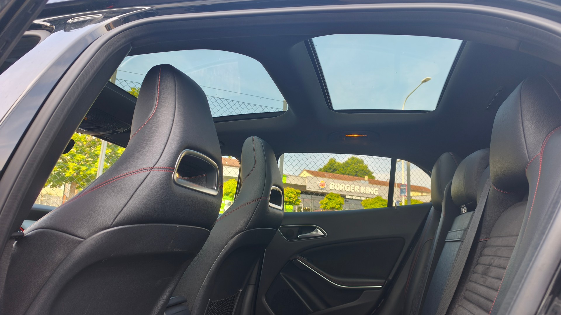MERCEDES-BENZ GLA 250 AMG Line 4Matic 7G-DCT-image-22