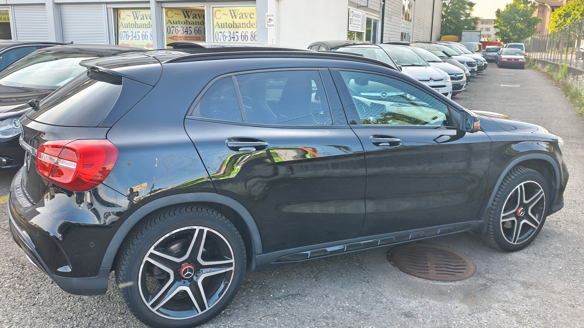 MERCEDES-BENZ GLA 250 AMG Line 4Matic 7G-DCT-image-4
