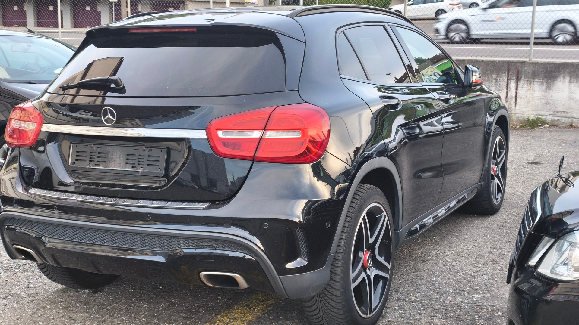 MERCEDES-BENZ GLA 250 AMG Line 4Matic 7G-DCT-image-9
