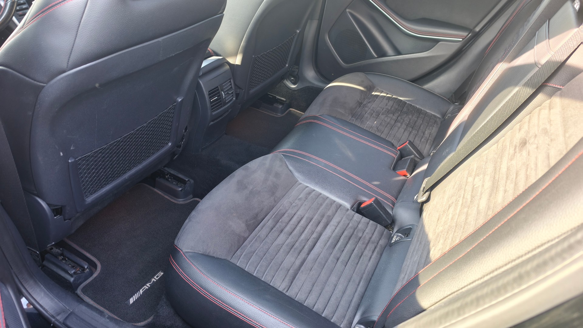 MERCEDES-BENZ GLA 250 AMG Line 4Matic 7G-DCT-image-13