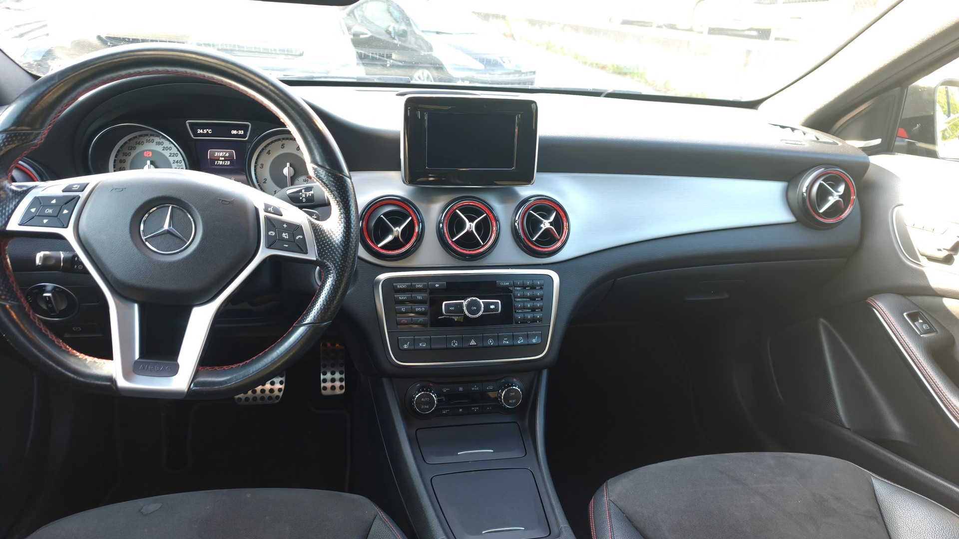 MERCEDES-BENZ GLA 250 AMG Line 4Matic 7G-DCT-image-11