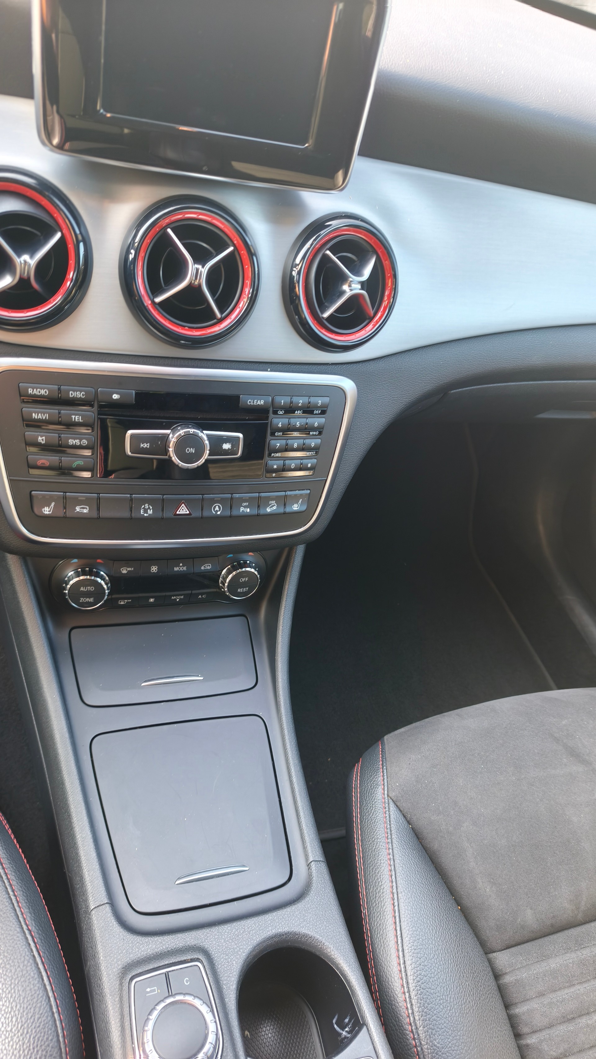 MERCEDES-BENZ GLA 250 AMG Line 4Matic 7G-DCT-image-12