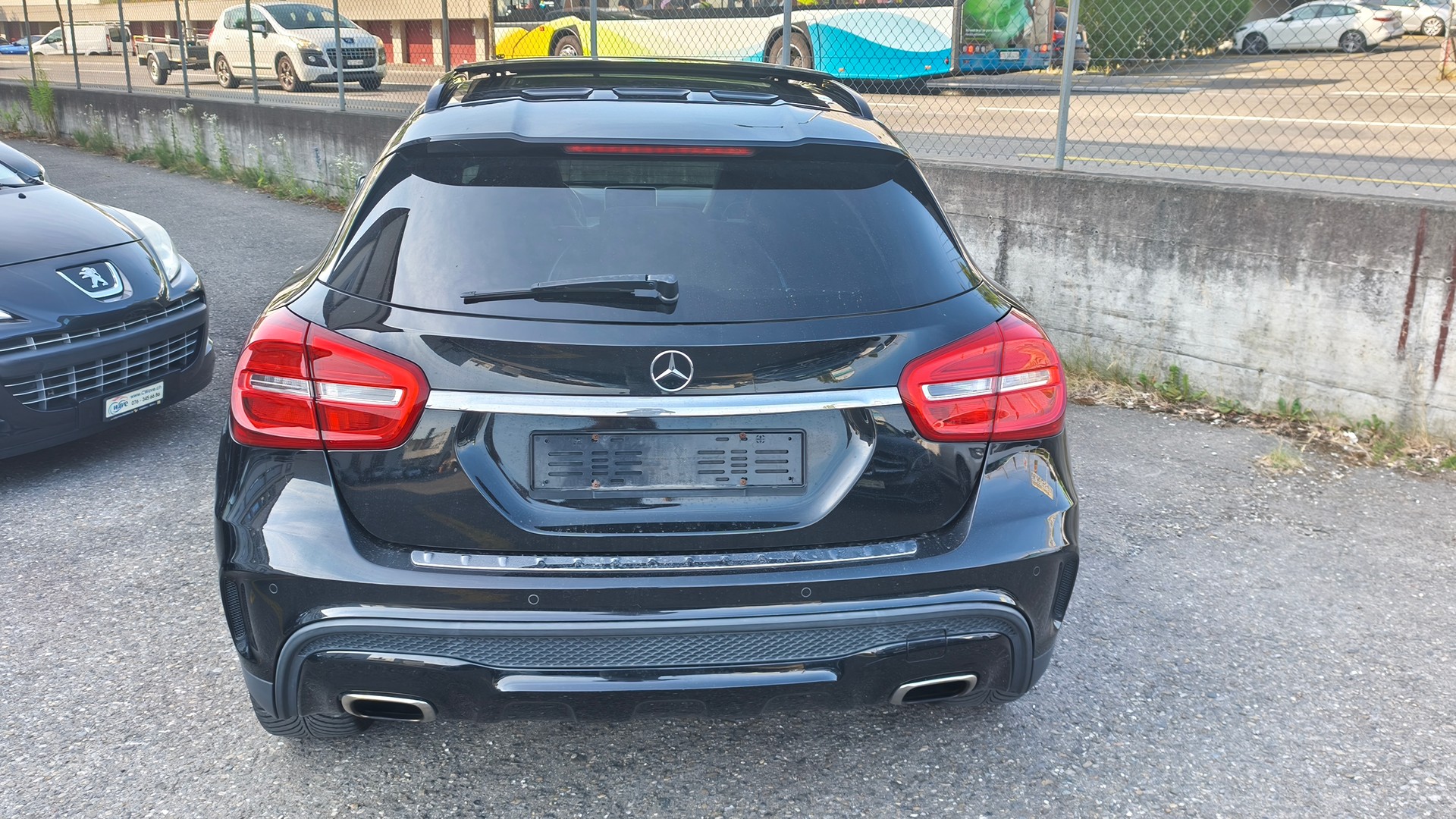 MERCEDES-BENZ GLA 250 AMG Line 4Matic 7G-DCT-image-2