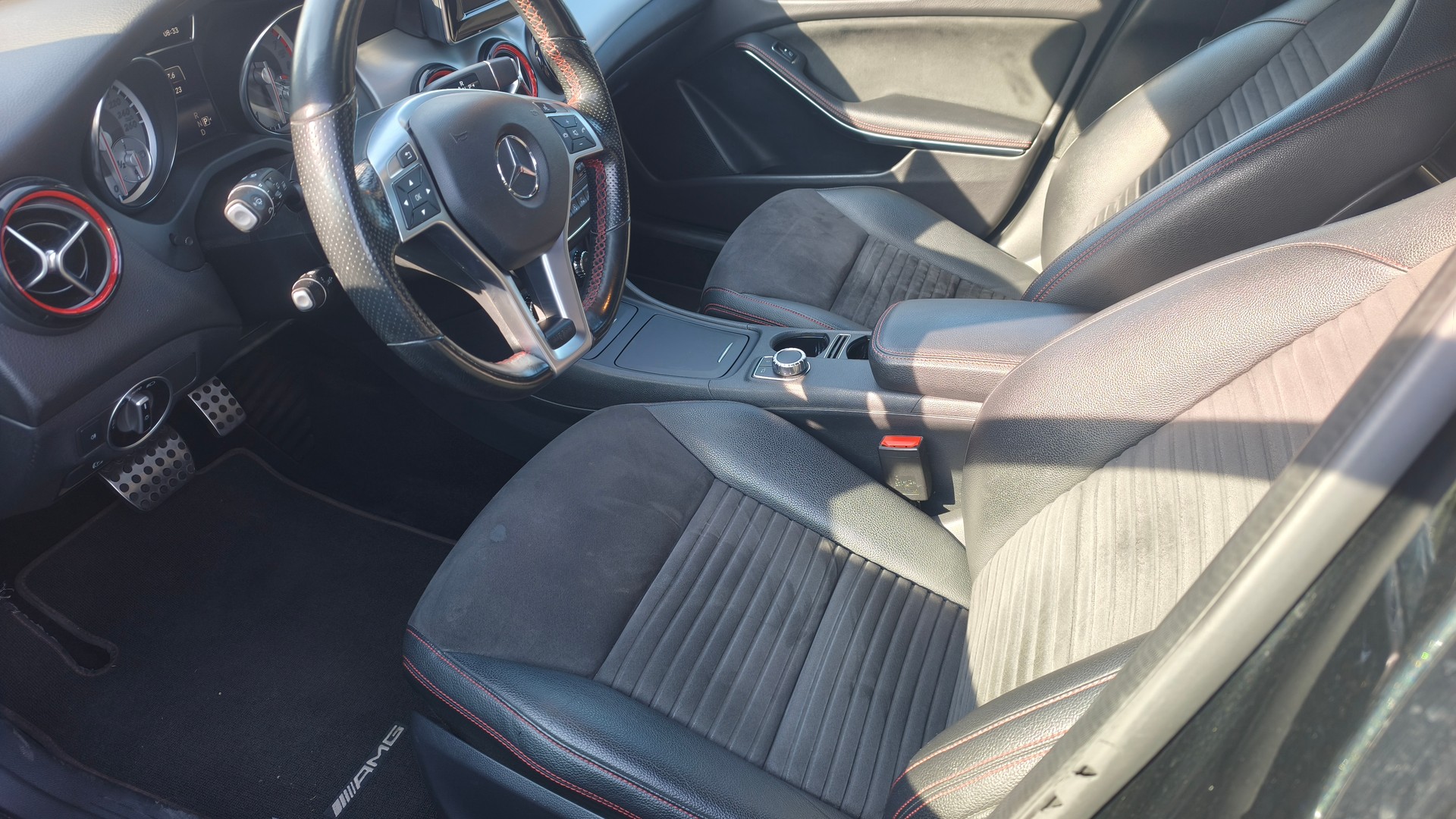 MERCEDES-BENZ GLA 250 AMG Line 4Matic 7G-DCT-image-10