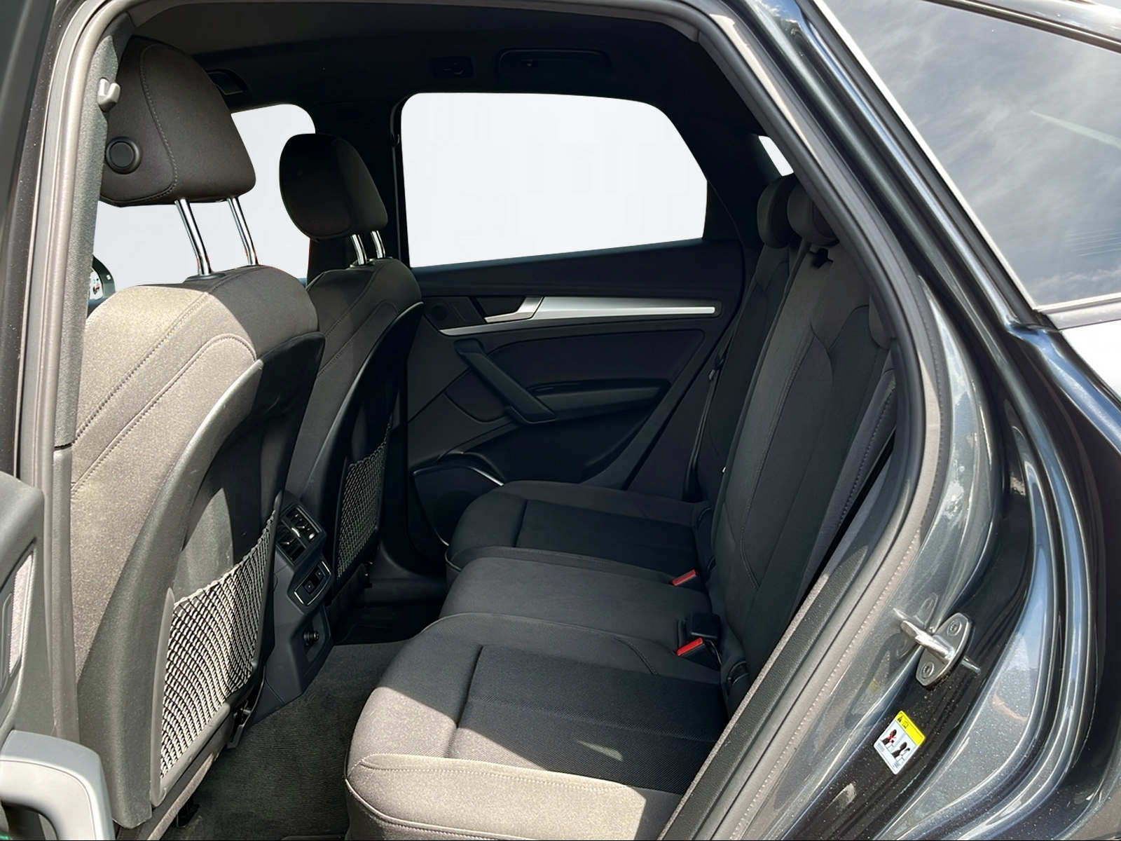 AUDI Q5 Sportback 2.0 40 TDI Black Edition quattro S-Tronic-image-8