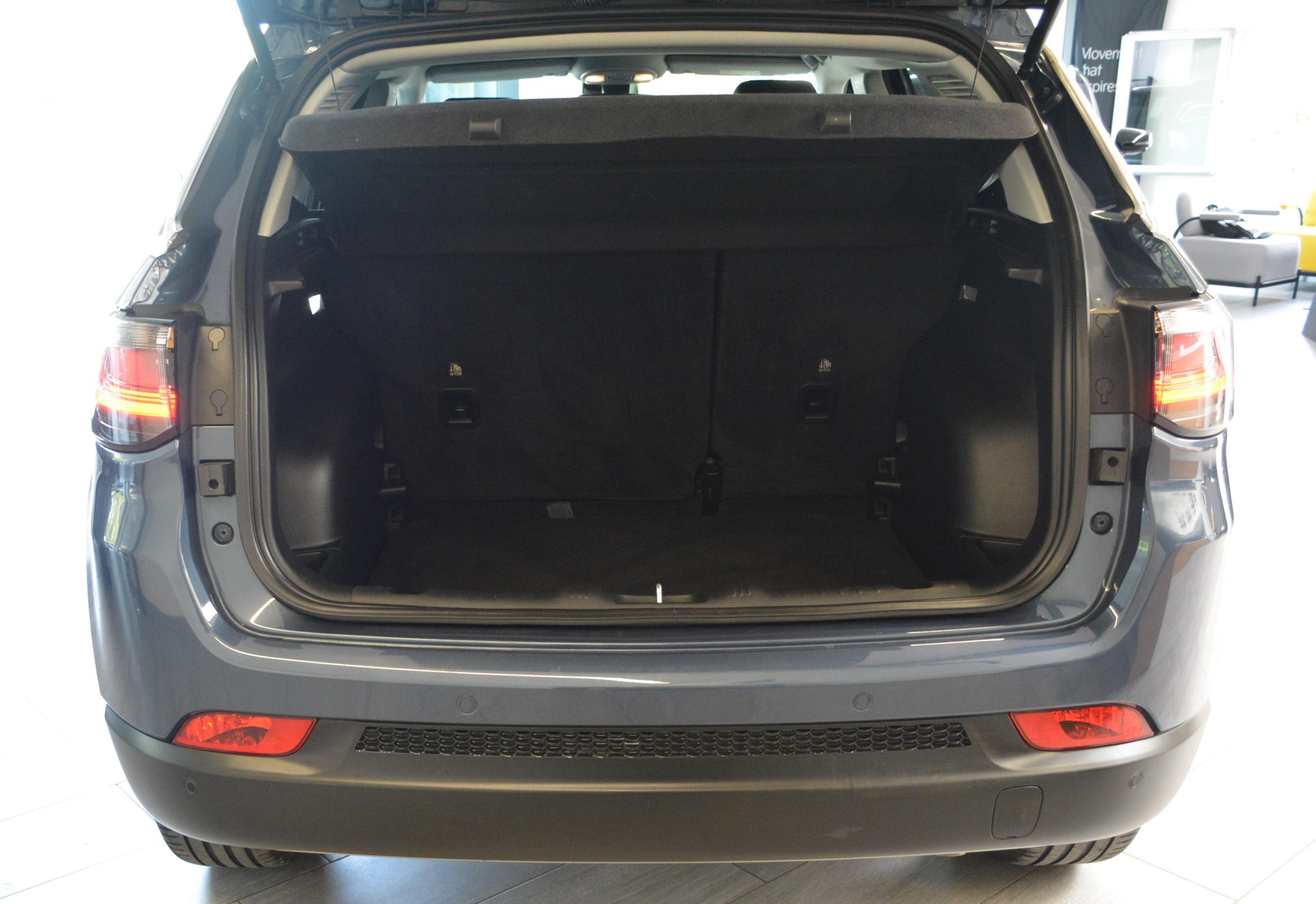 JEEP Compass 1.5 Turbo Swiss Limited-image-8
