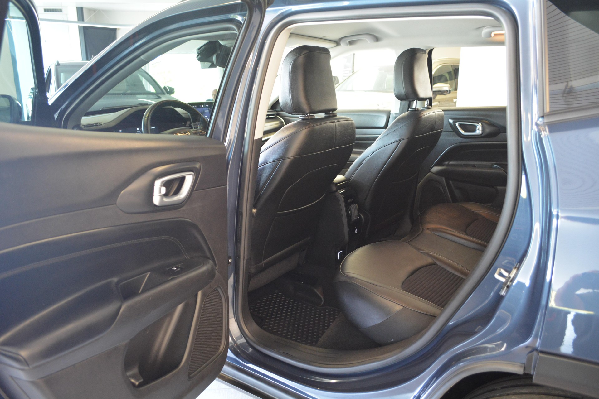 JEEP Compass 1.5 Turbo Swiss Limited-image-6