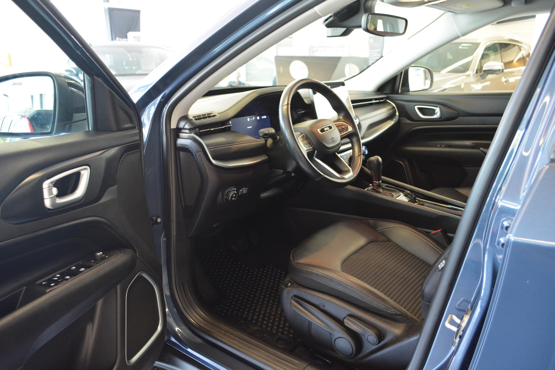 JEEP Compass 1.5 Turbo Swiss Limited-image-5