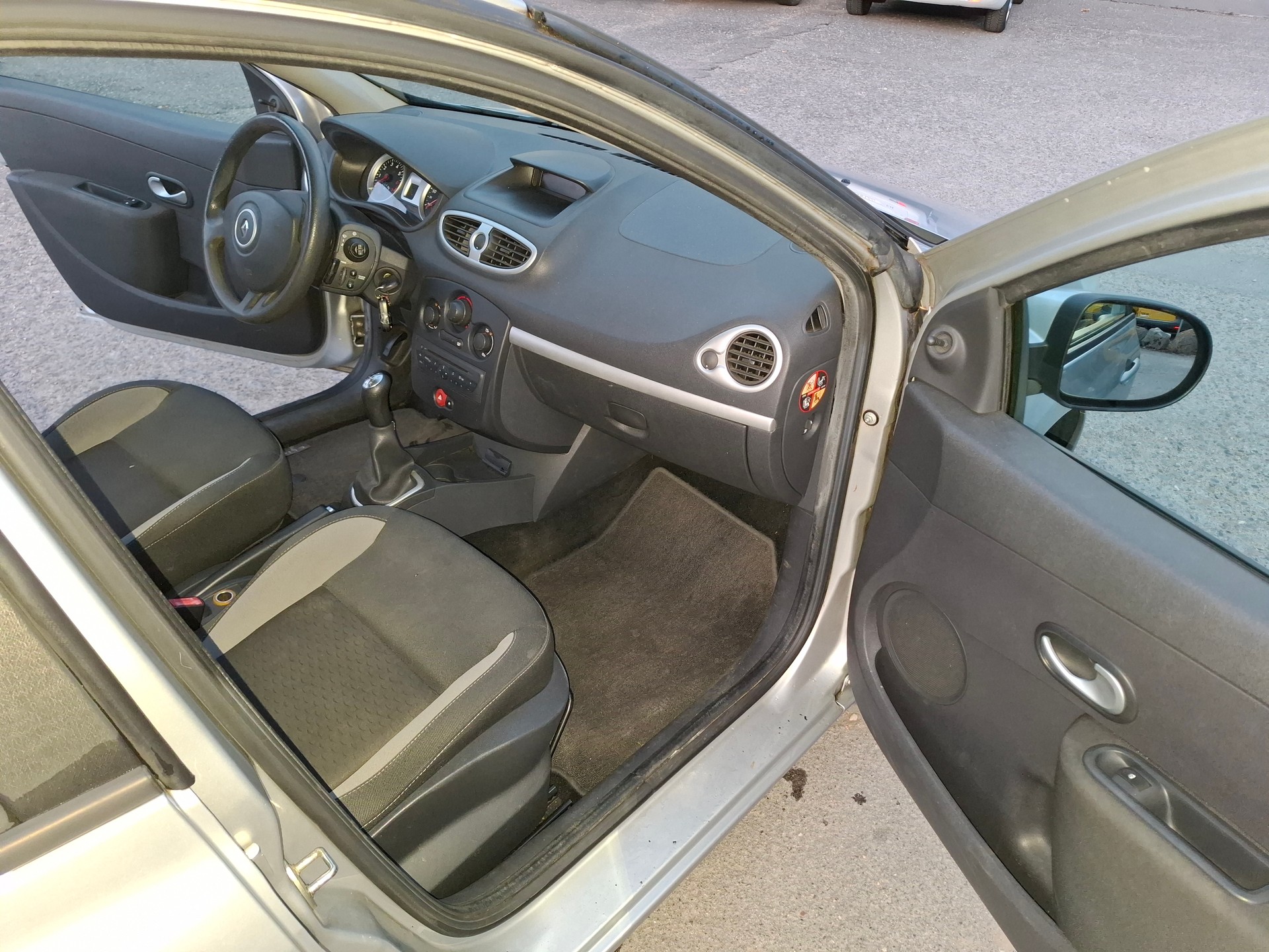 RENAULT Clio 1.2 16V Expression-image-10