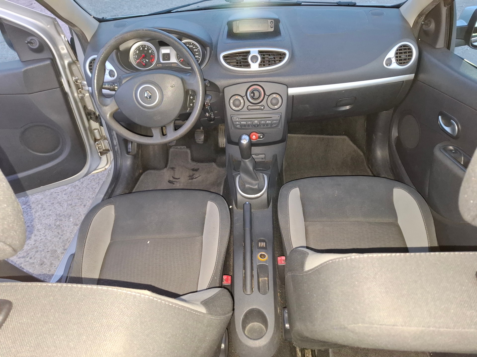 RENAULT Clio 1.2 16V Expression-image-8