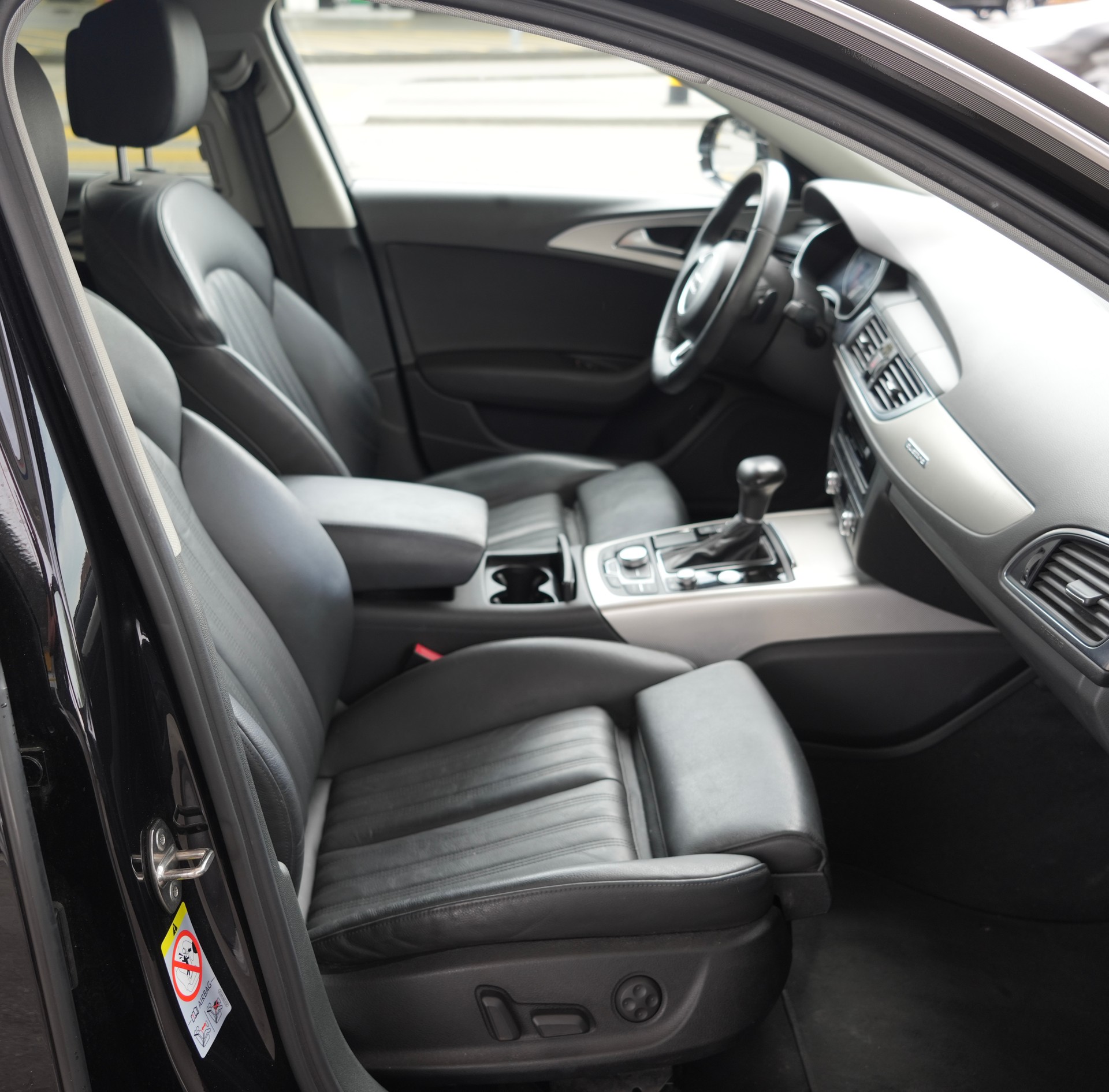 AUDI A6 Avant 3.0 TDI V6 quattro S-tronic-image-9
