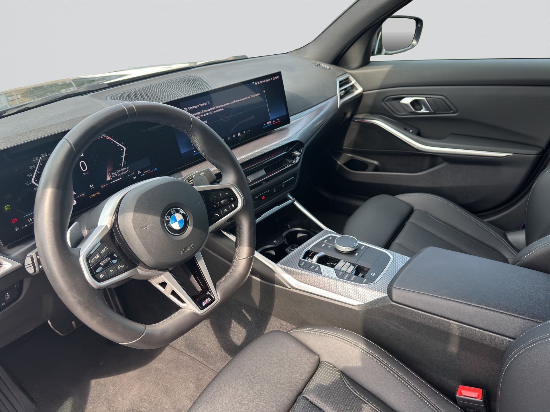 BMW 320i M Sport Pro xDrive Steptronic-image-7