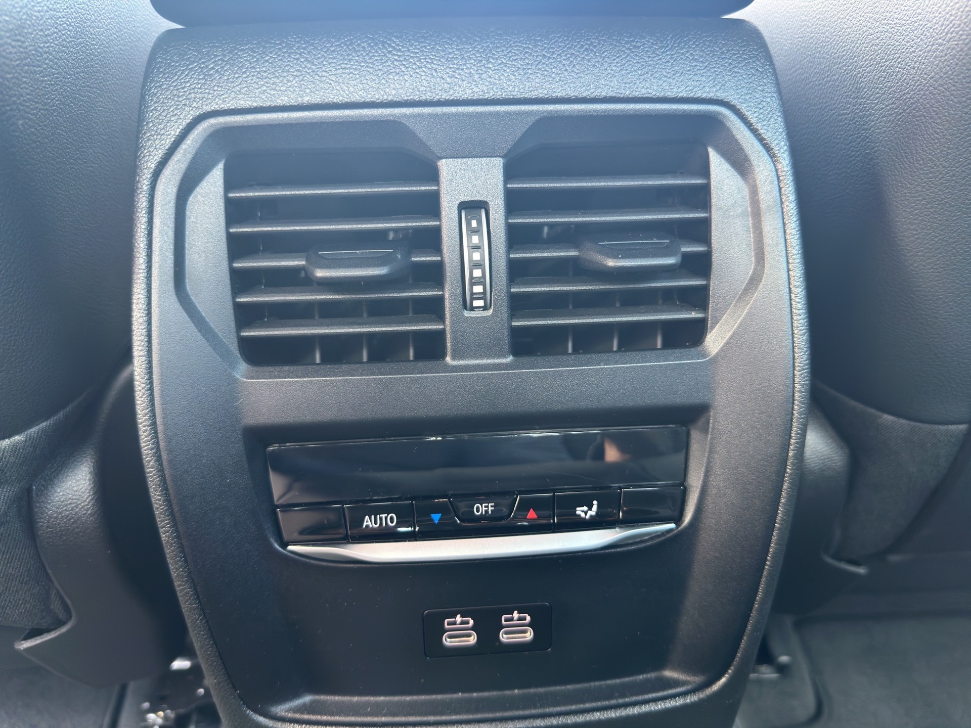 BMW 320i M Sport Pro xDrive Steptronic-image-9