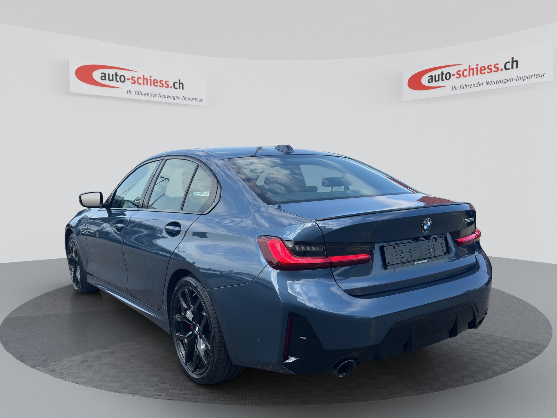 BMW 320i M Sport Pro xDrive Steptronic-image-2