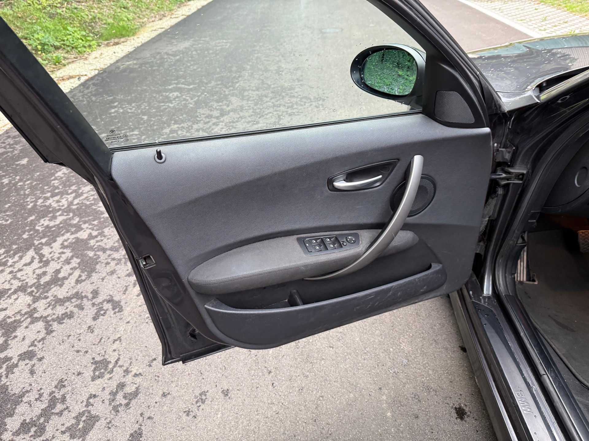 BMW 120i-image-9