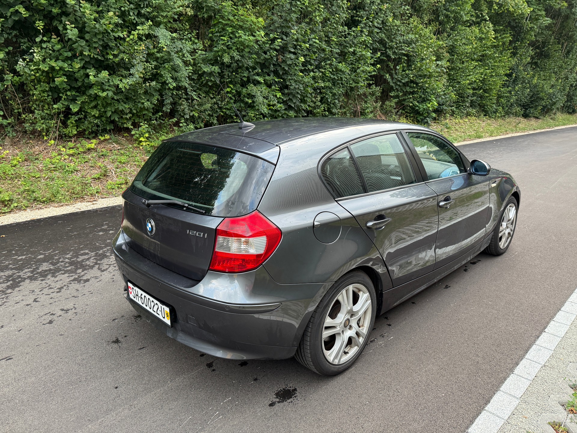 BMW 120i-image-7