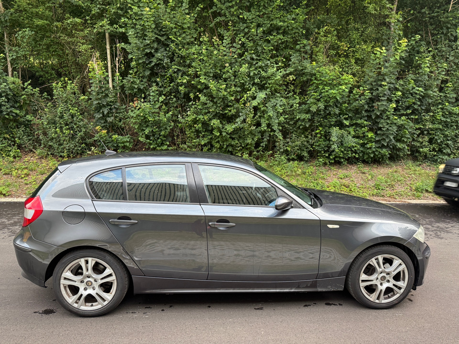 BMW 120i-image-8