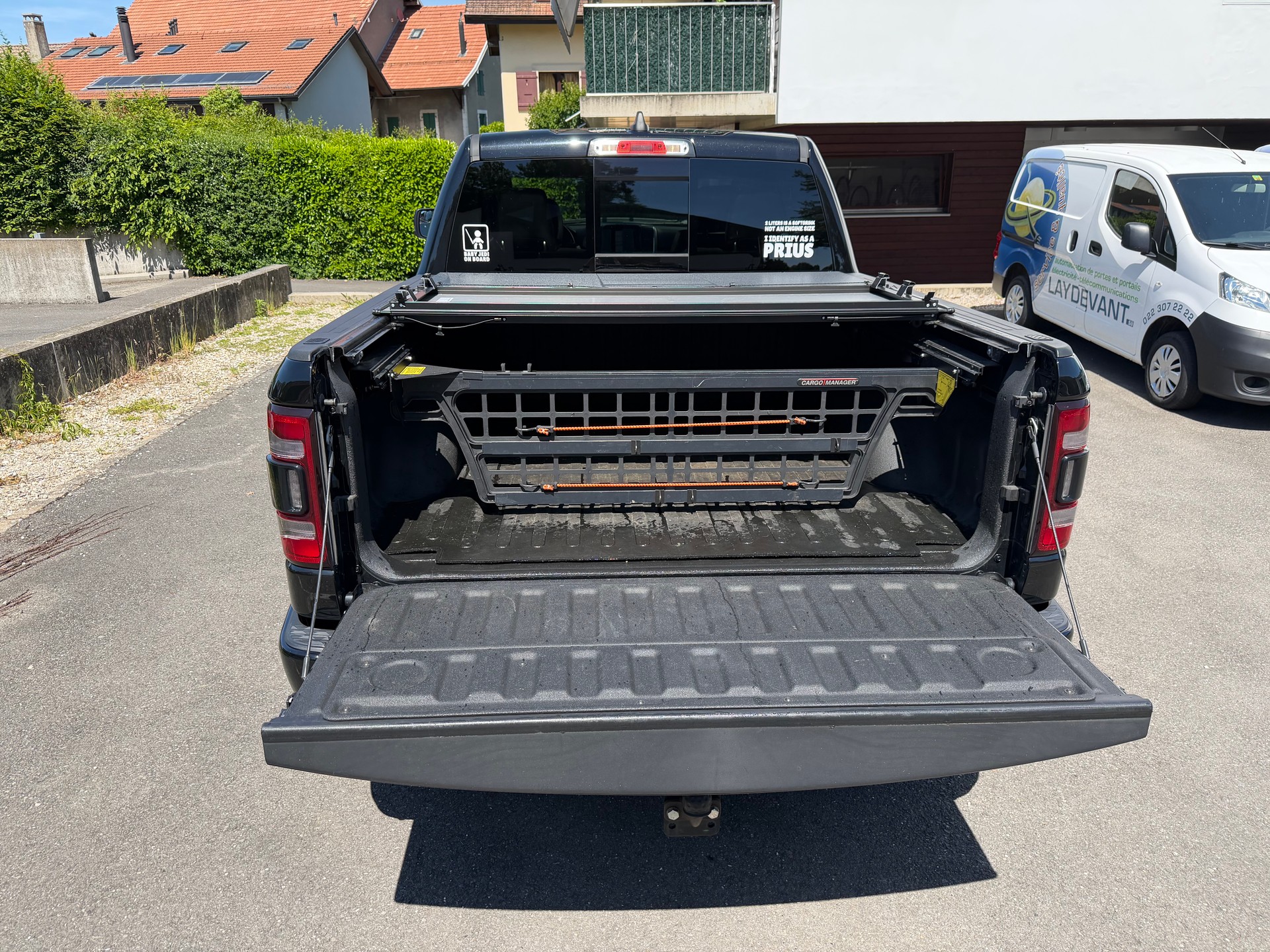 DODGE 1500 Laramie Black Edition-image-4