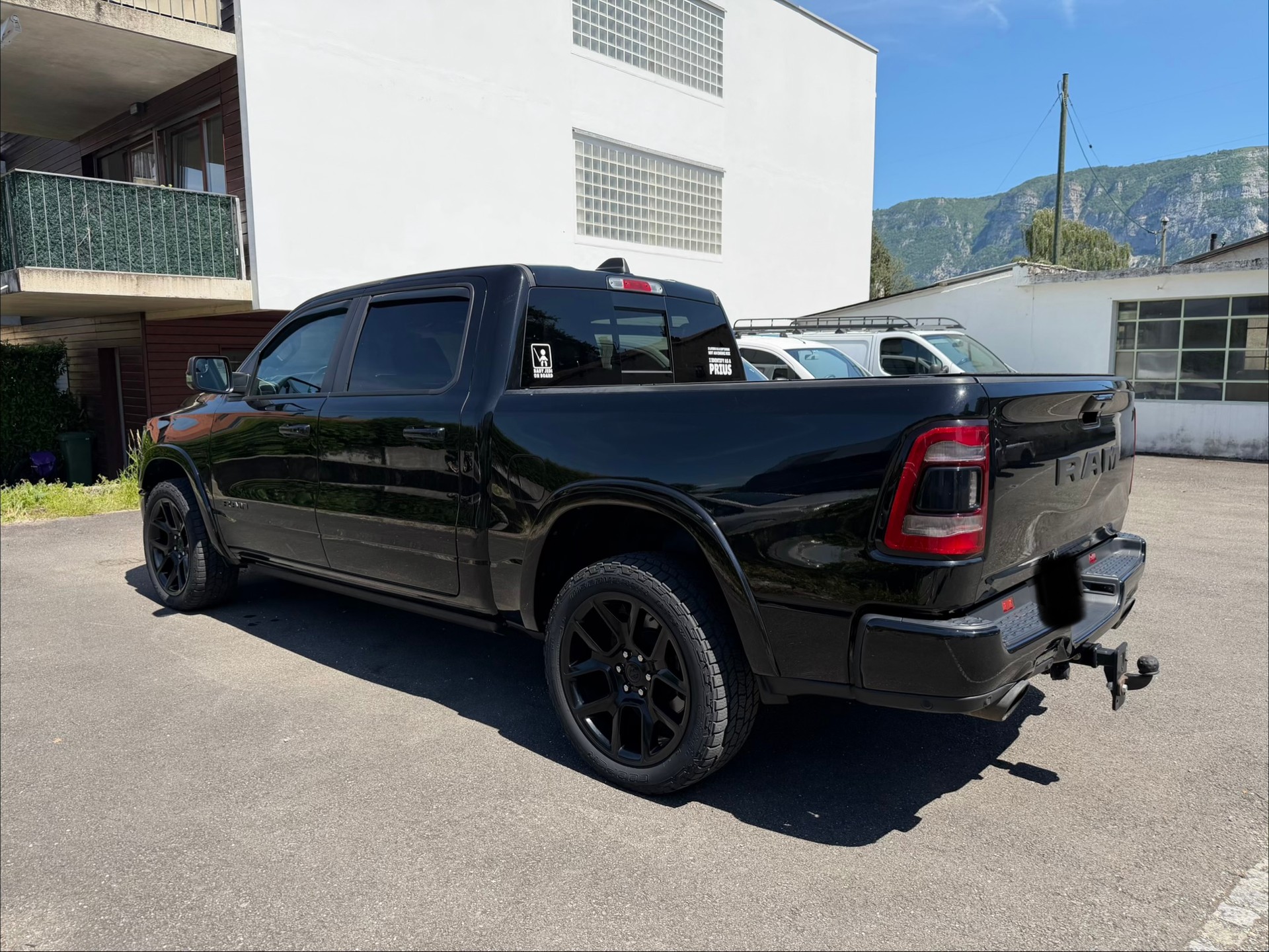 DODGE 1500 Laramie Black Edition-image-1