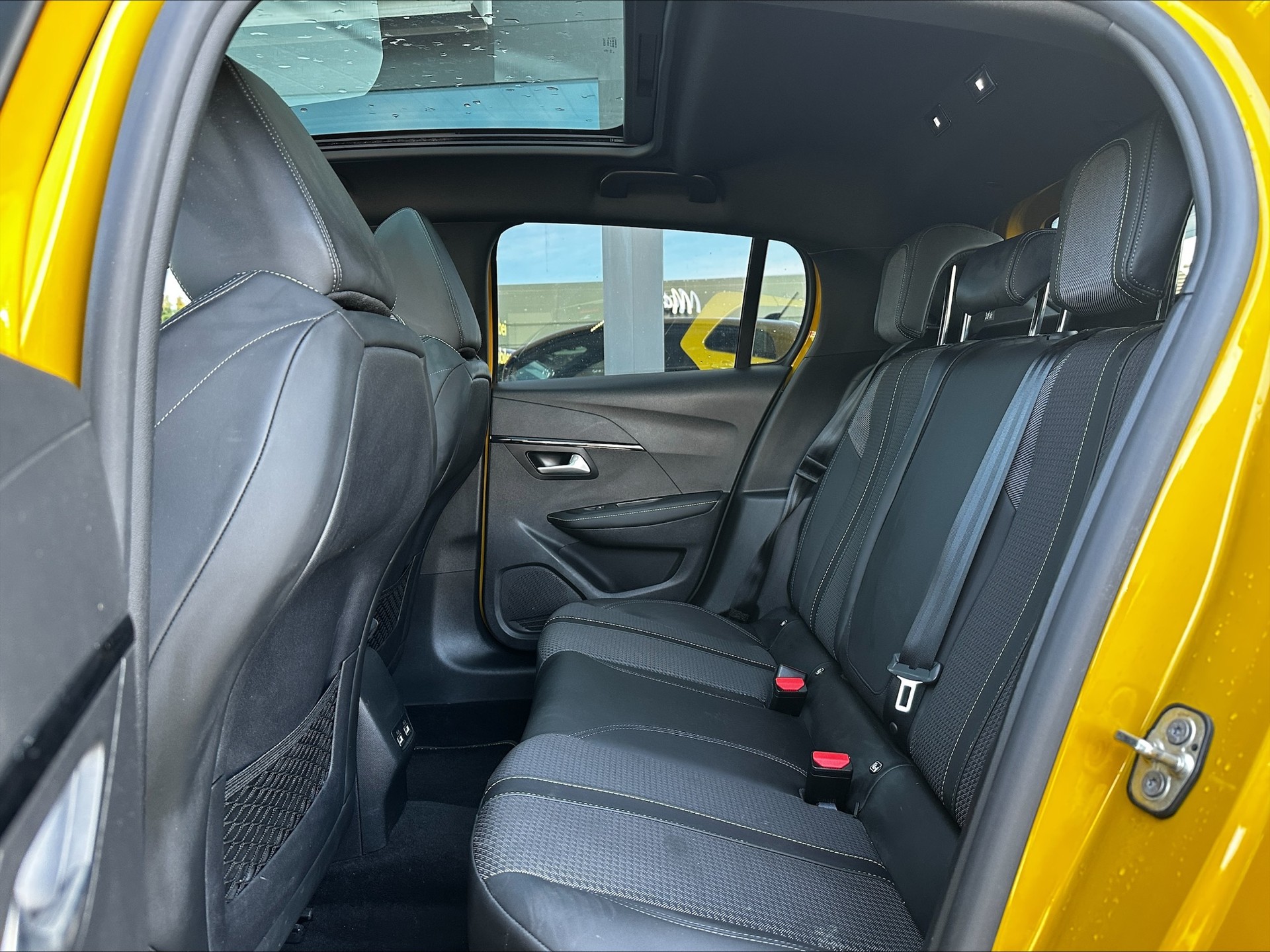 PEUGEOT 208 1.5 BlueHDi GT Line-image-7