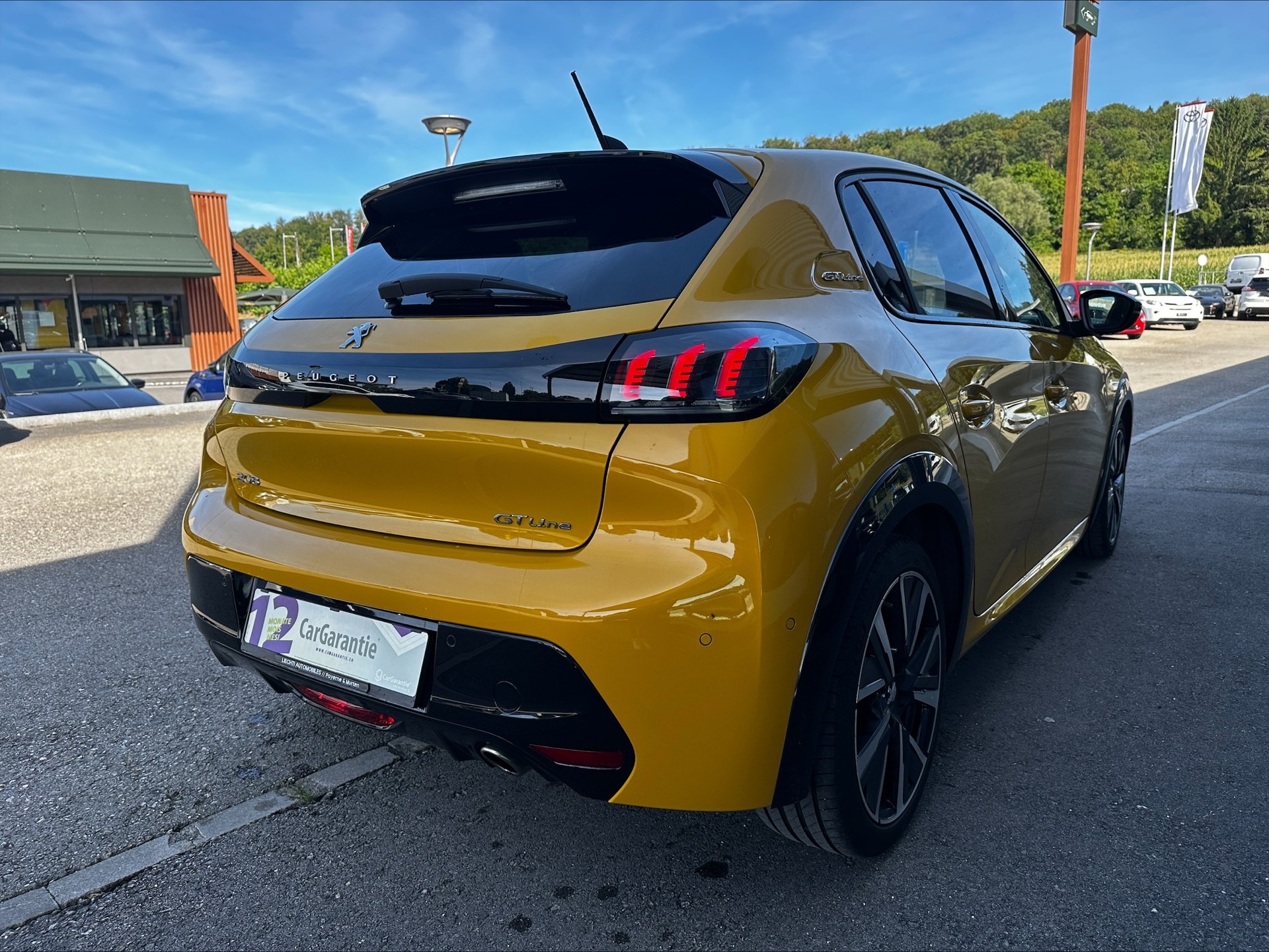 PEUGEOT 208 1.5 BlueHDi GT Line-image-10