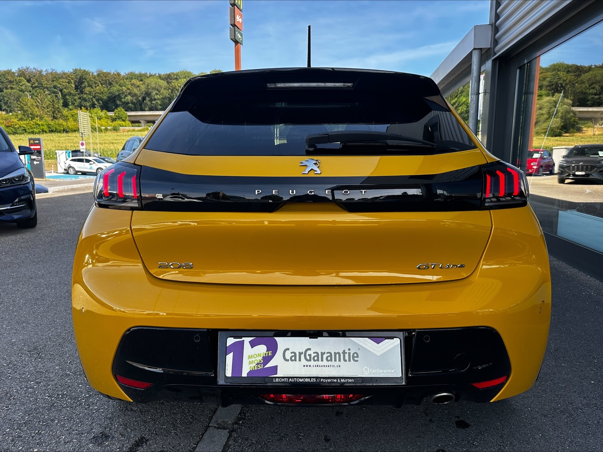 PEUGEOT 208 1.5 BlueHDi GT Line-image-9
