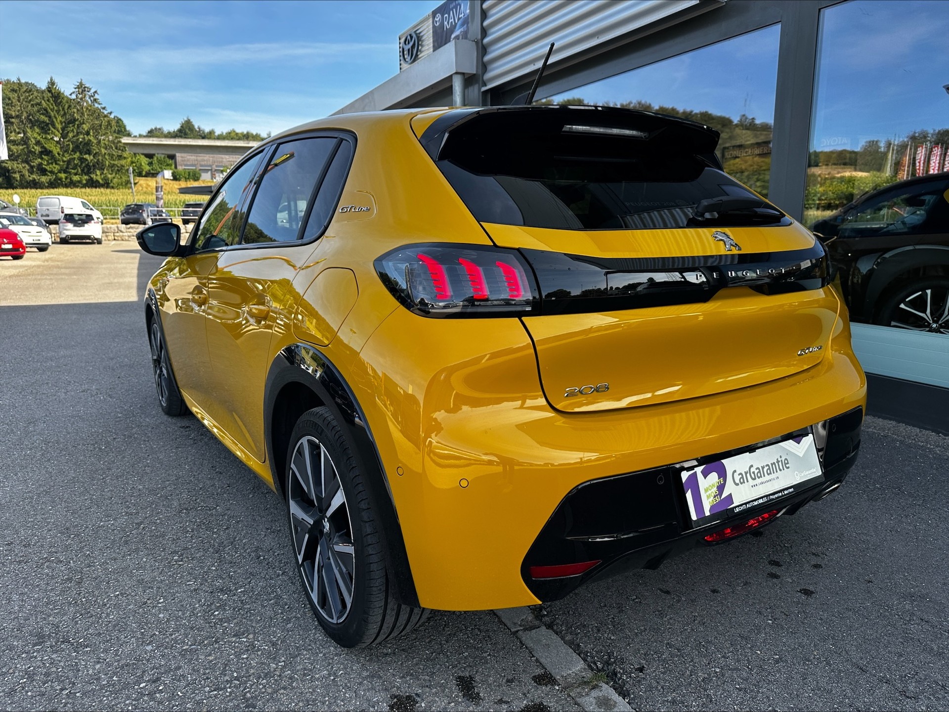 PEUGEOT 208 1.5 BlueHDi GT Line-image-8