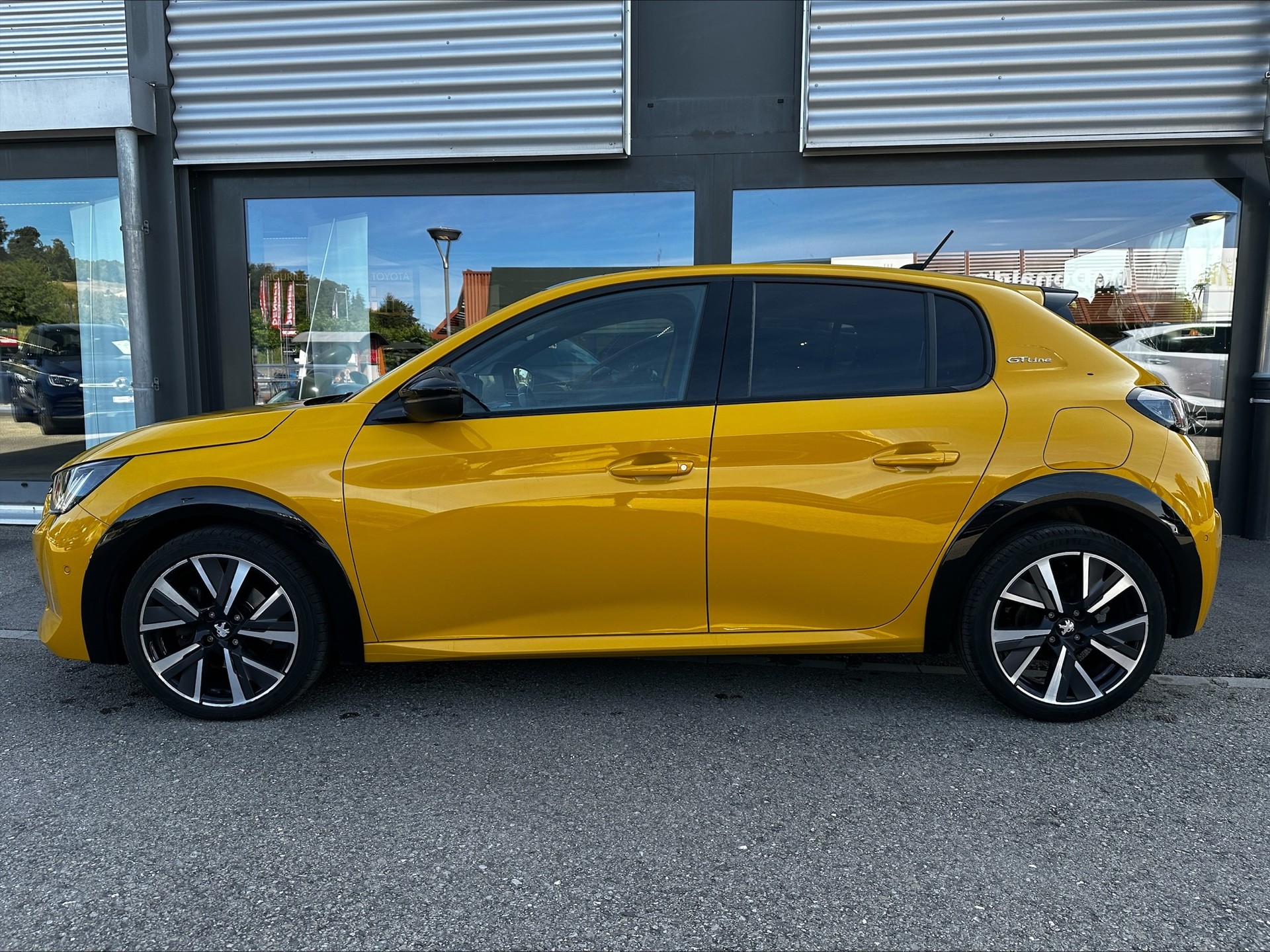 PEUGEOT 208 1.5 BlueHDi GT Line-image-1