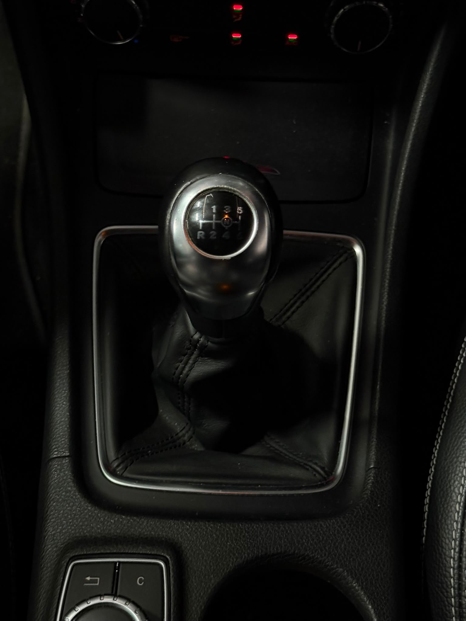 MERCEDES-BENZ A 180-image-17