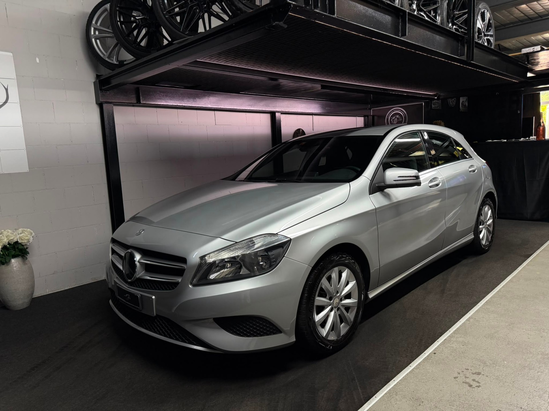 MERCEDES-BENZ A 180-image-0