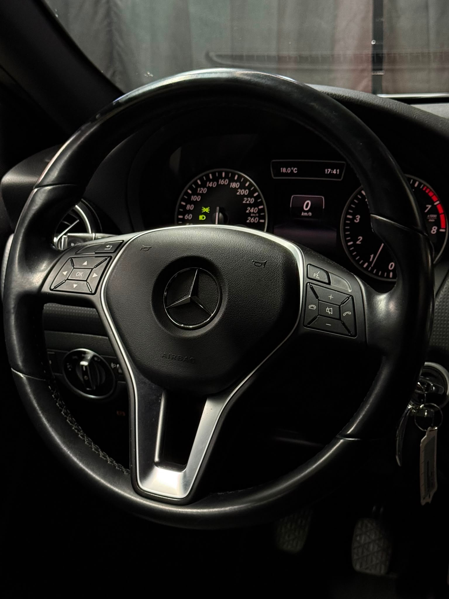 MERCEDES-BENZ A 180-image-14