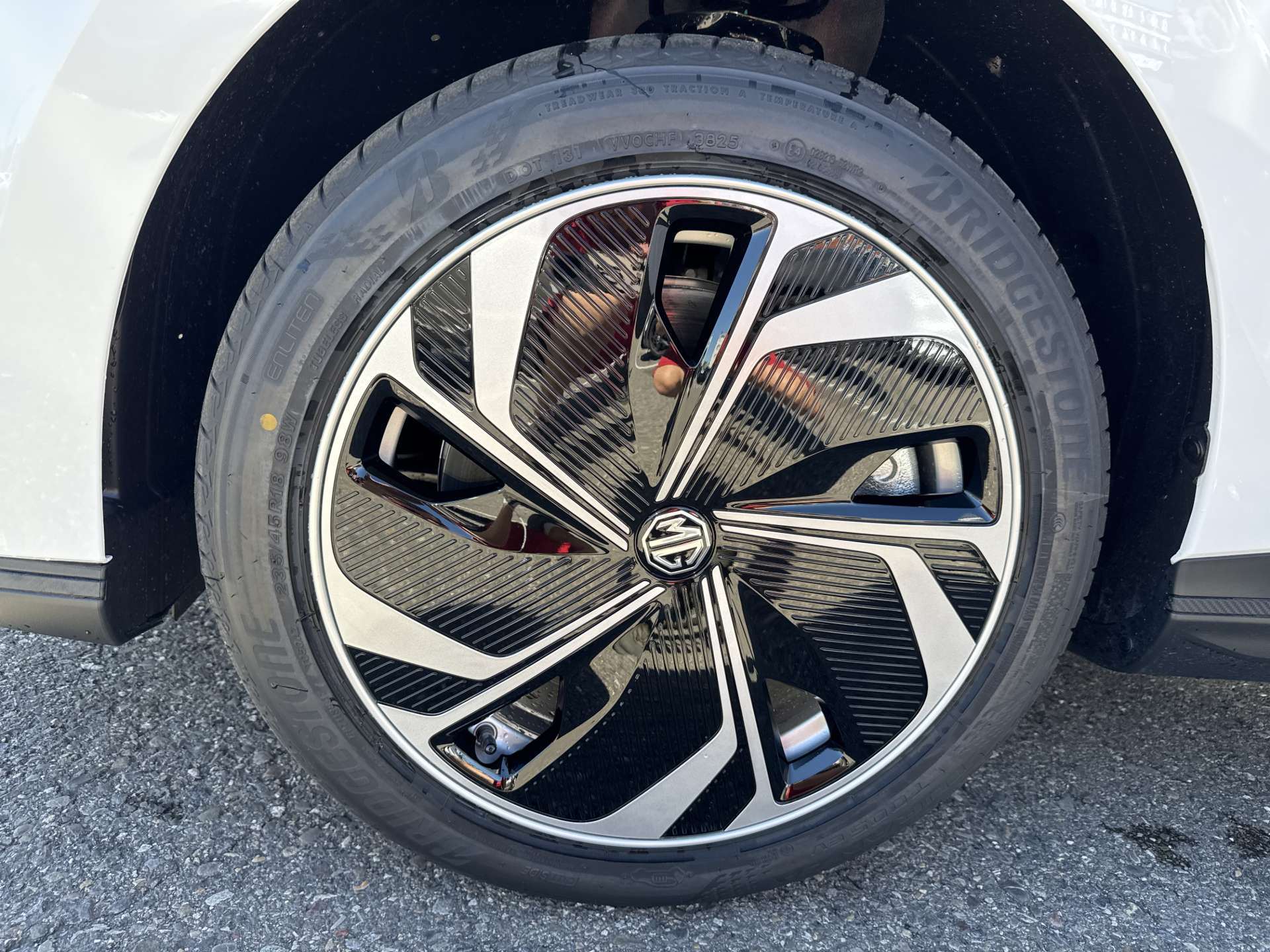 MG 4 EV 64kWh Premium Facelift Automat-image-8