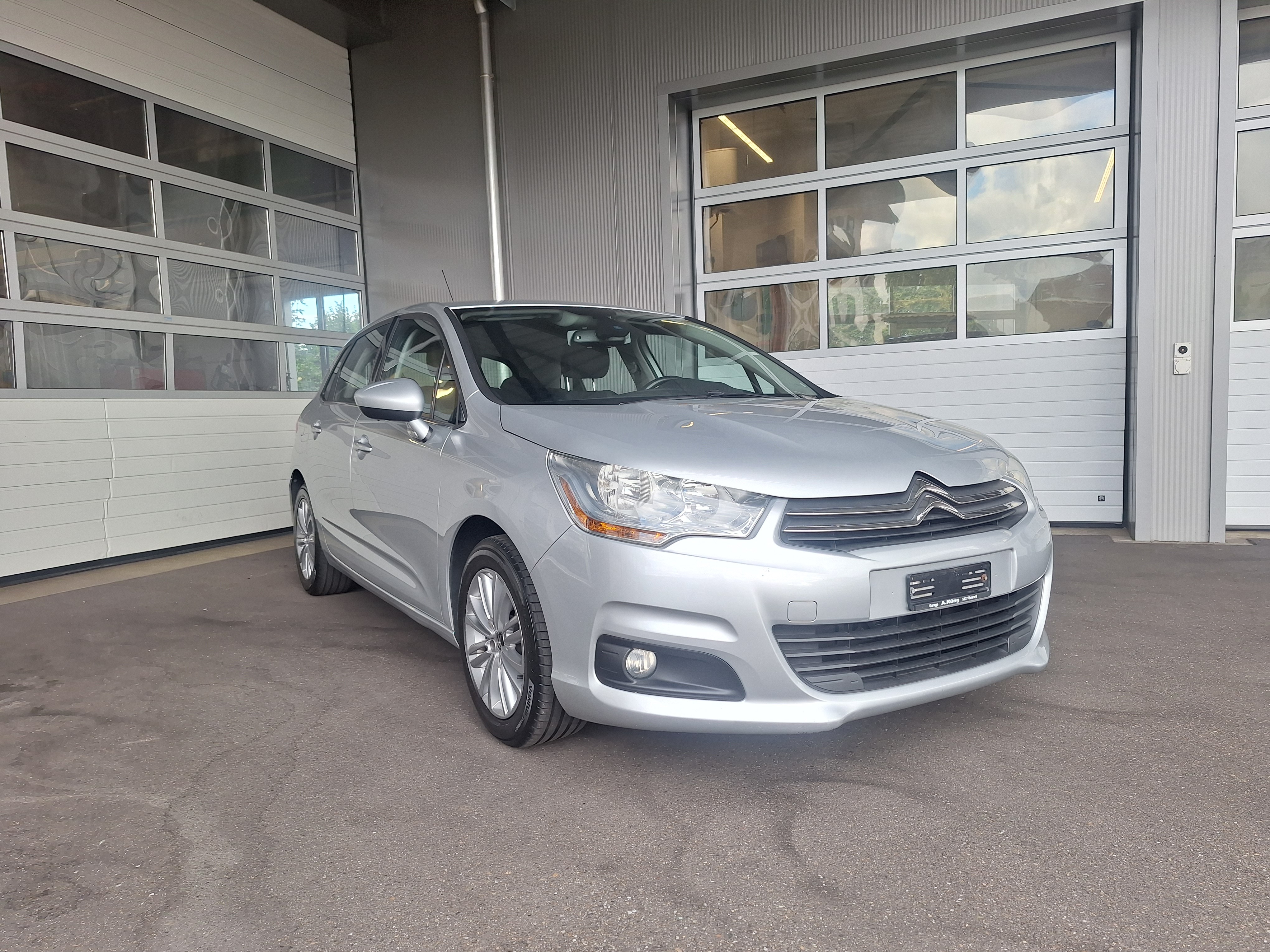 Car photo