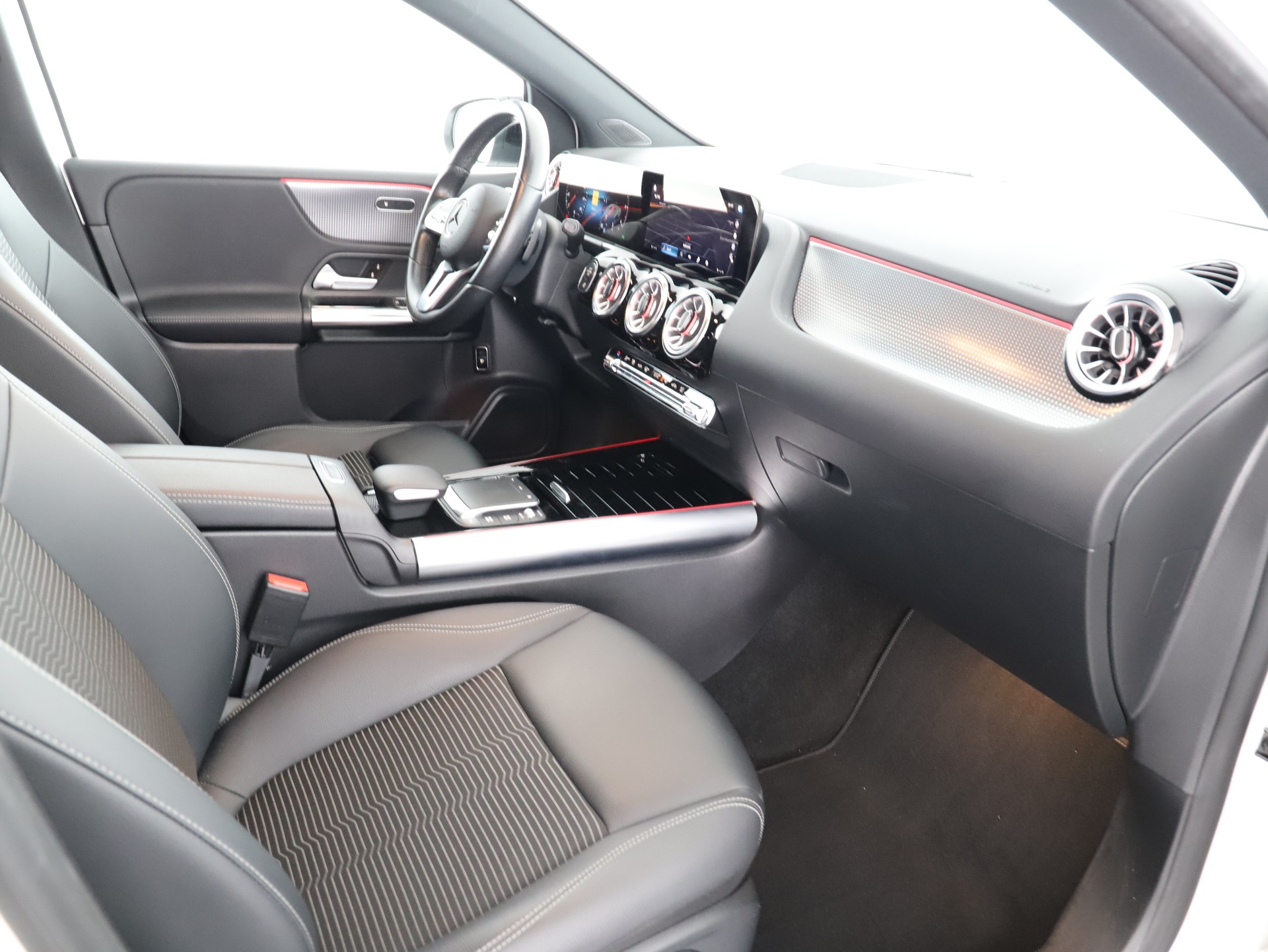 MERCEDES-BENZ B 220 d 4M Swiss Star-image-9