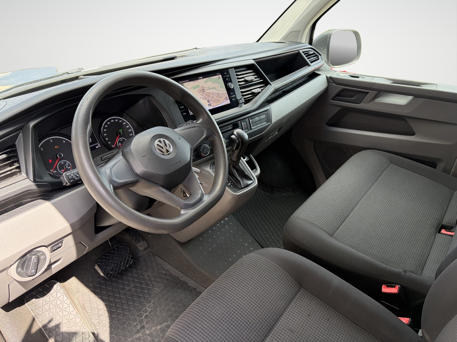 VW T6.1 2.0 TDI 4Motion DSG-image-8
