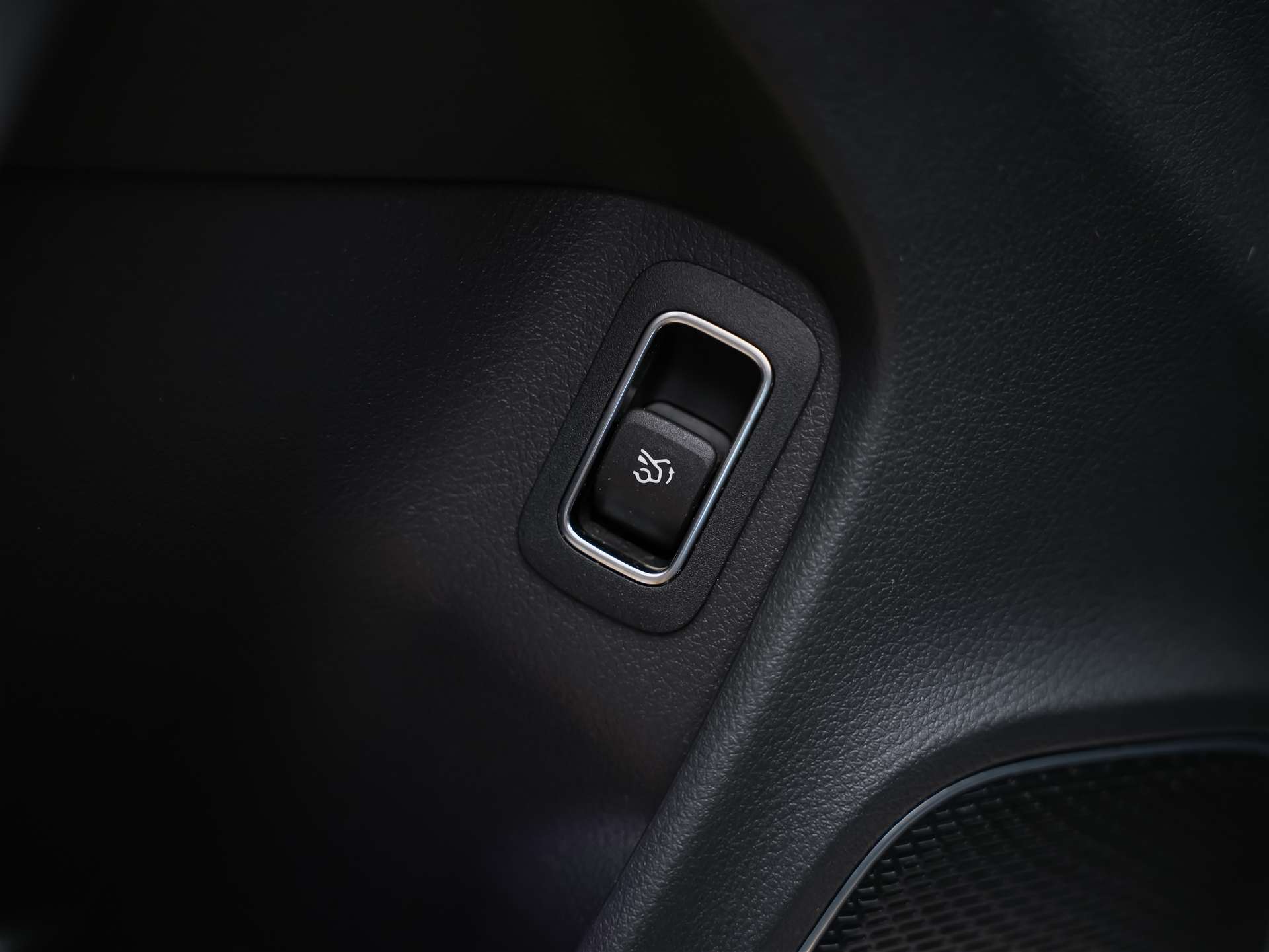 MERCEDES-BENZ CLA 250 Progressive 7G-DCT *Massage*Sitzlüftung*Panorama*Head-Up*AMG Felgen*-image-25