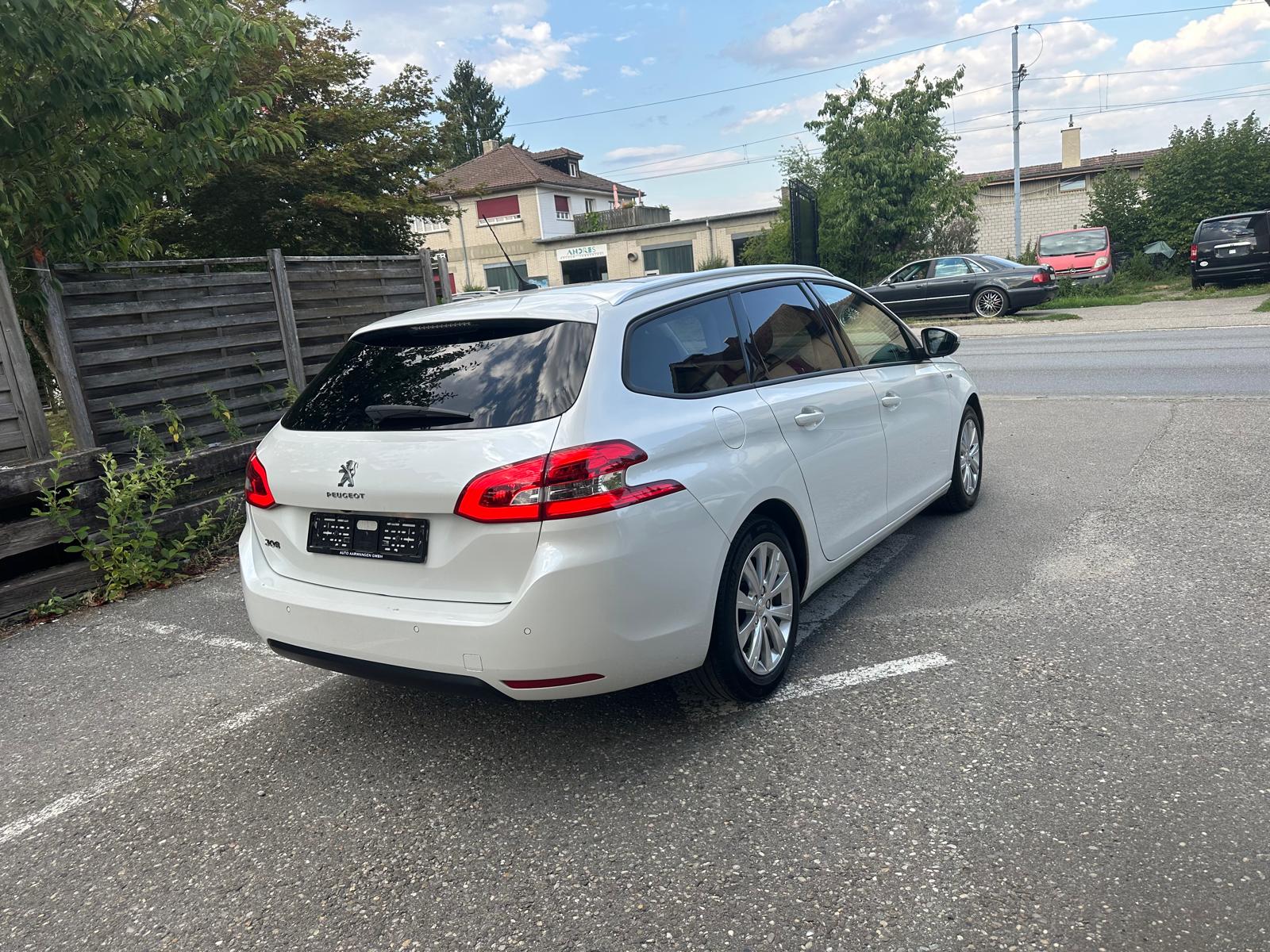 PEUGEOT 308 SW 1.2 THP Allure Automatic-image-2