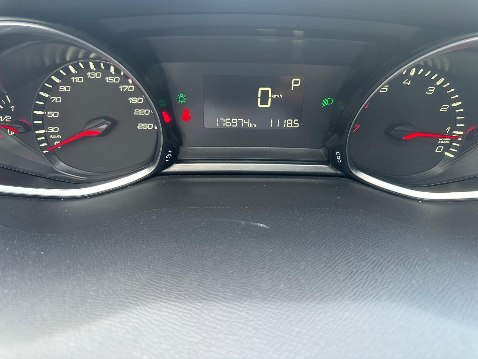 PEUGEOT 308 SW 1.2 THP Allure Automatic-image-14