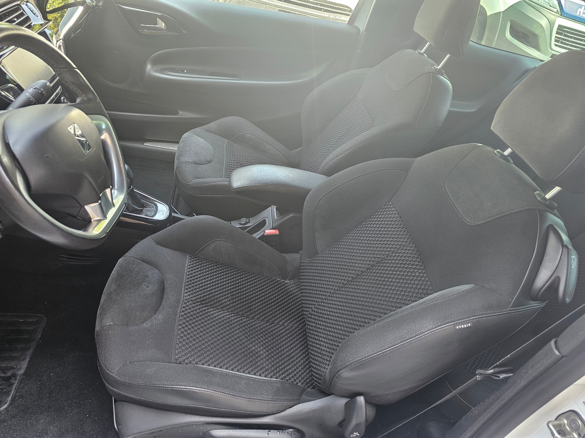 DS AUTOMOBILES DS 3 1.2 PureTech SO Chic EAT-image-6